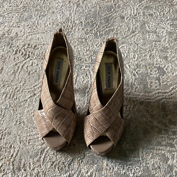 Steve Madden tan pumps 6 - Picture 4 of 6
